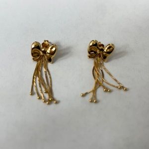 Brand new never worn 14kt yellow gold bow earrings